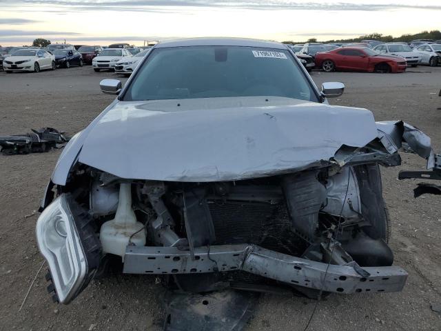 2C3CCAEG1HH596537 - 2017 CHRYSLER 300C SILVER photo 5