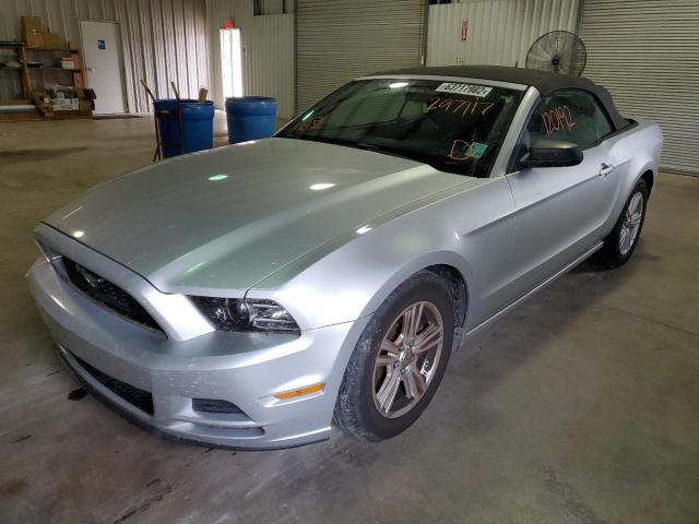 1ZVBP8EM4E5297117 - 2014 FORD MUSTANG SILVER photo 2