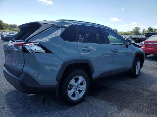 2T3P1RFV8MW193843 - 2021 TOYOTA RAV4 XLE GRAY photo 3