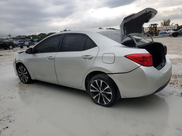 5YFBURHE8JP776711 - 2018 TOYOTA COROLLA L SILVER photo 2