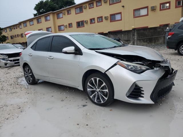 5YFBURHE8JP776711 - 2018 TOYOTA COROLLA L SILVER photo 4