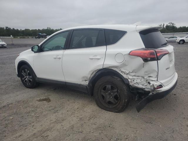 2T3ZFREV2JW472986 - 2018 TOYOTA RAV4 LE أبيض صورة 2