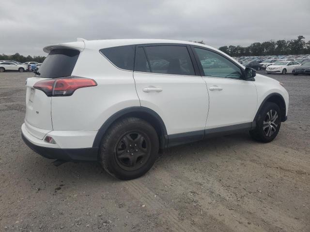 2T3ZFREV2JW472986 - 2018 TOYOTA RAV4 LE أبيض صورة 3