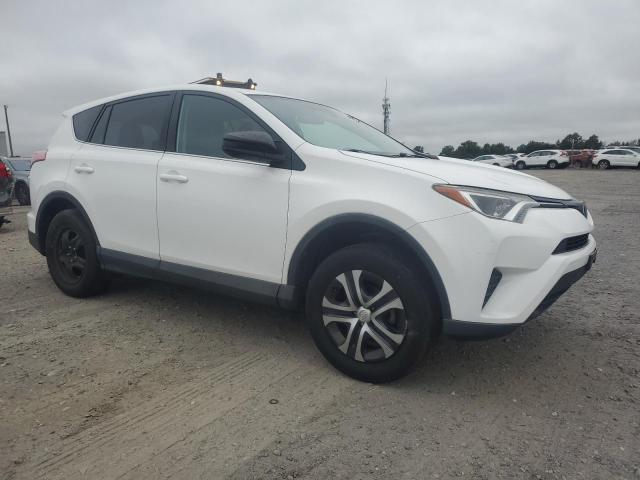 2T3ZFREV2JW472986 - 2018 TOYOTA RAV4 LE أبيض صورة 4