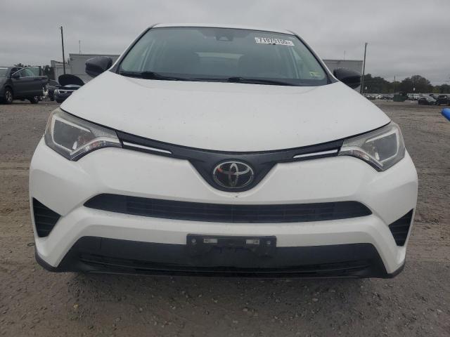 2T3ZFREV2JW472986 - 2018 TOYOTA RAV4 LE أبيض صورة 5