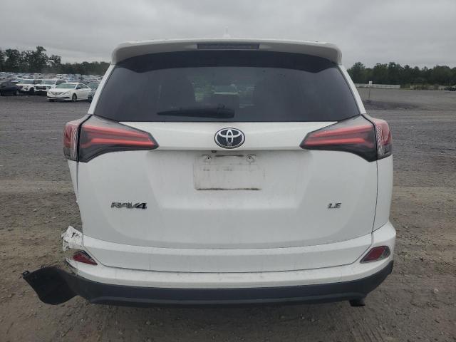 2T3ZFREV2JW472986 - 2018 TOYOTA RAV4 LE أبيض صورة 6