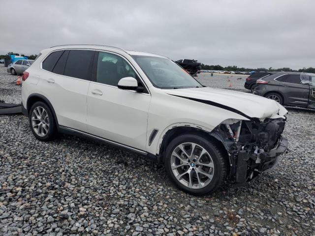 5UXCR6C59KLL11245 - 2019 BMW X5 XDRIVE40I WHITE photo 4