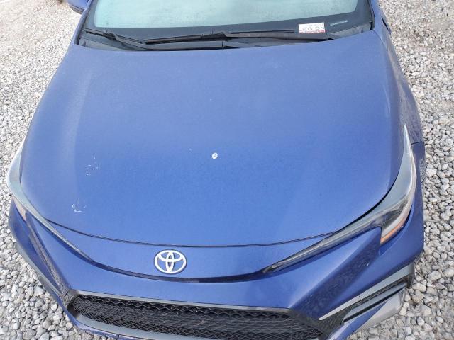 JTDP4RCE9LJ002357 - 2020 TOYOTA COROLLA SE Blau Foto 11
