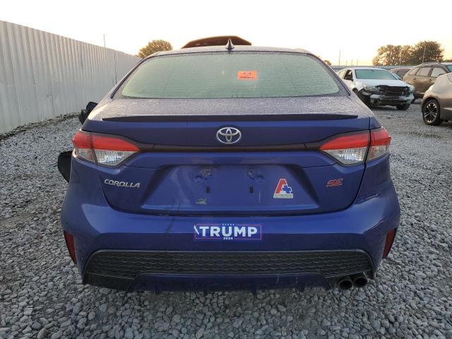 JTDP4RCE9LJ002357 - 2020 TOYOTA COROLLA SE Blau Foto 6