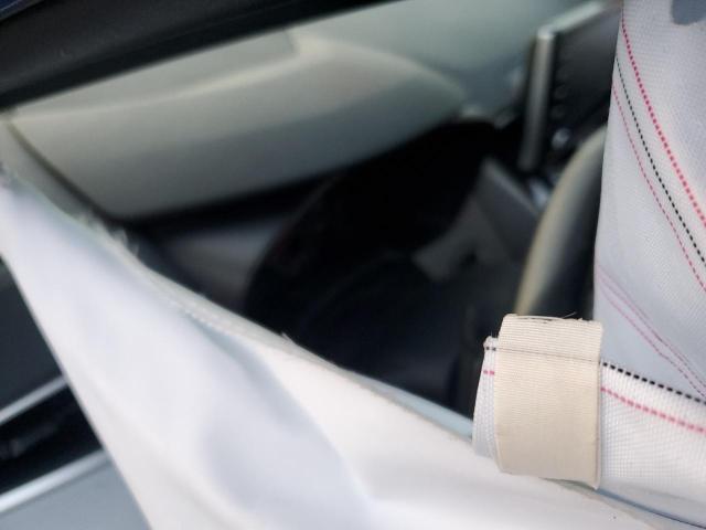 JTDP4RCE9LJ002357 - 2020 TOYOTA COROLLA SE Blau Foto 9