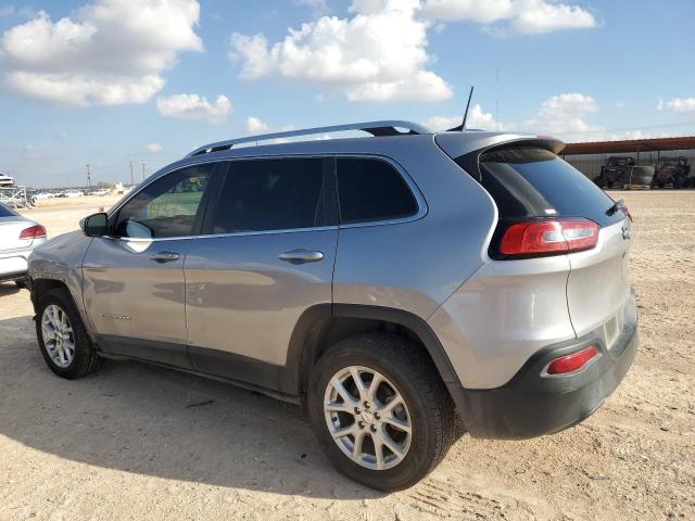 1C4PJLCB8JD566086 - 2018 JEEP CHEROKEE LATITUDE SILVER photo 2