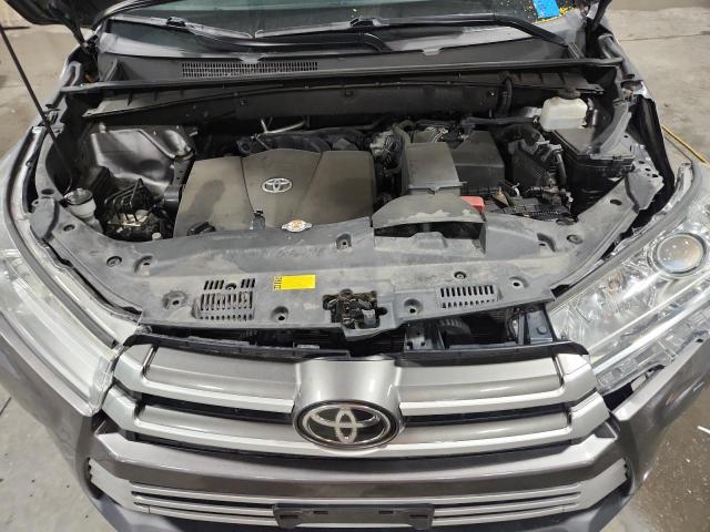 5TDJZRFH6KS598722 - 2019 TOYOTA HIGHLANDER SE GRAY photo 12
