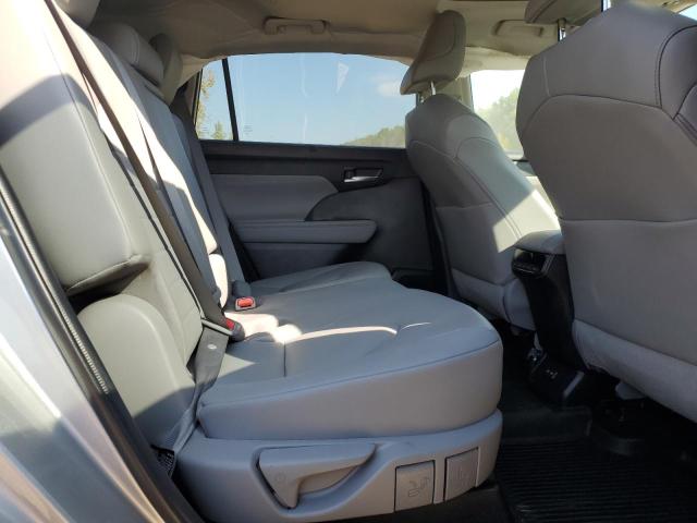 5TDHZRBH9NS210732 - 2022 TOYOTA HIGHLANDER XLE Plata foto 11