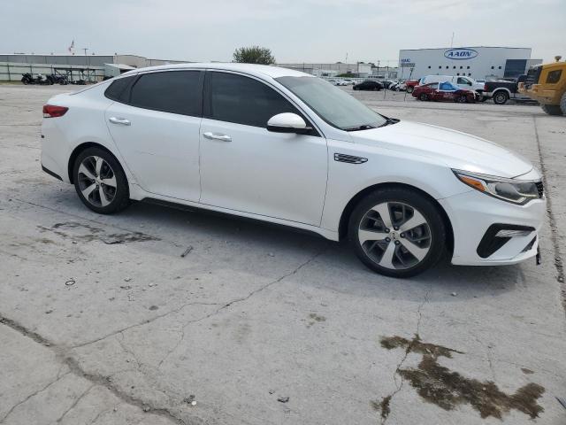 5XXGT4L38KG323734 - 2019 KIA OPTIMA LX WHITE photo 4