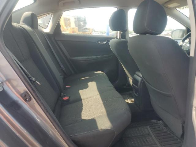 3N1AB7AP8JY328117 - 2018 NISSAN SENTRA S ნაცრისფერი ფოტო 10