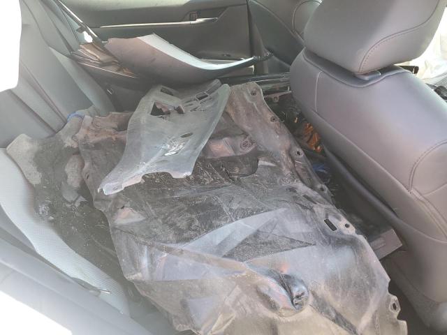 4T1F11AK3LU364810 - 2020 TOYOTA CAMRY XLE 银色 照片 12