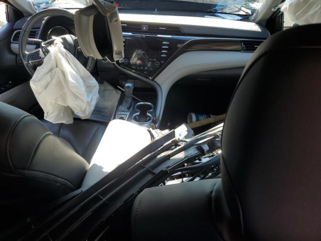 4T1F11AK3LU364810 - 2020 TOYOTA CAMRY XLE 银色 照片 8