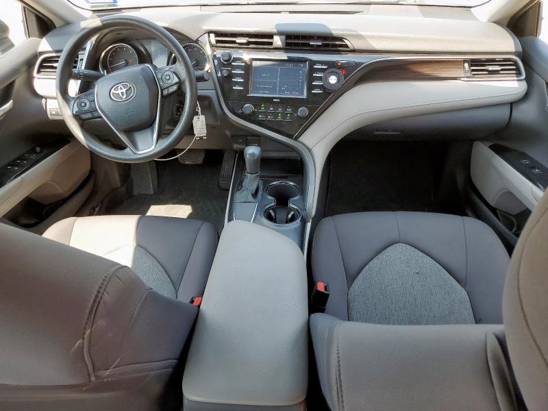 4T1C11AK7LU918840 - 2020 TOYOTA CAMRY LE Մոխրագույն լուսանկար 8