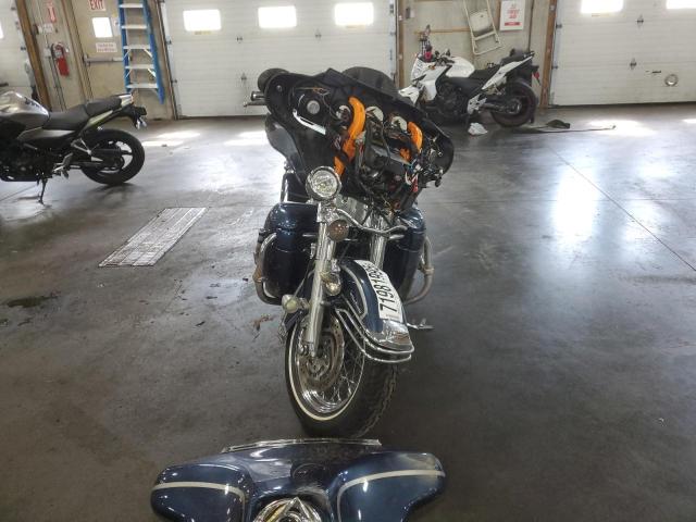 1HD1FCW113Y605654 - 2003 HARLEY-DAVIDSON FLHTCUI BLUE photo 2