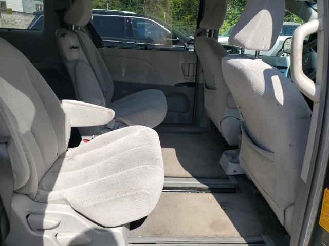 5TDKK3DC3CS258426 - 2012 TOYOTA SIENNA LE 灰色 照片 11