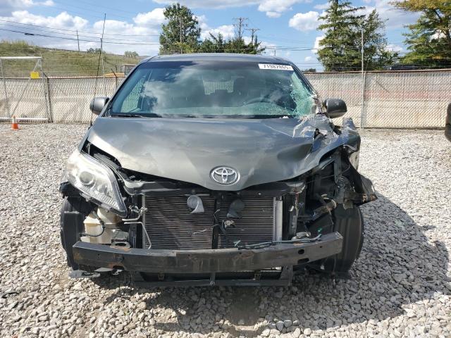 5TDKK3DC3CS258426 - 2012 TOYOTA SIENNA LE 灰色 照片 5