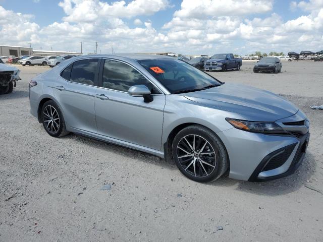 4T1G11AK2RU888737 - 2024 TOYOTA CAMRY SE NIGHT SHADE SILVER photo 4