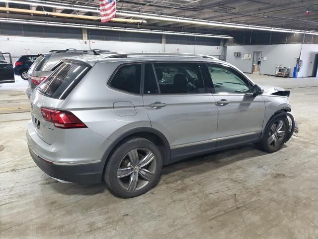 3VV2B7AX7LM139536 - 2020 VOLKSWAGEN TIGUAN SE 银色 照片 3