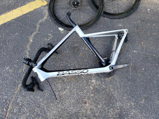 221SV005110126 - 2000 MISC BICYCLE SILVER photo 2