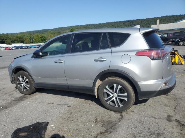 JTMBFREV9JJ259369 - 2018 TOYOTA RAV4 LE ვერცხლისფერი ფოტო 2