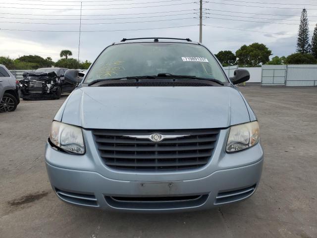 1C4GP45R05B356680 - 2005 CHRYSLER TOWN & COU 银色 照片 5