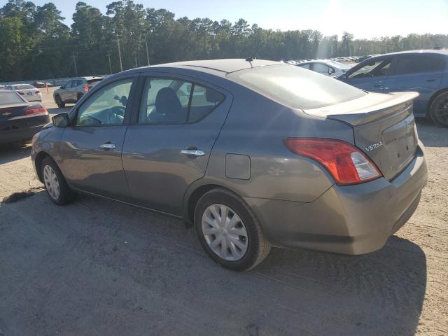 3N1CN7AP6JL886674 - 2018 NISSAN VERSA S GRAY photo 2