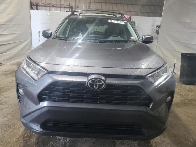 2T3P1RFVXMC249718 - 2021 TOYOTA RAV4 XLE 灰色 照片 5