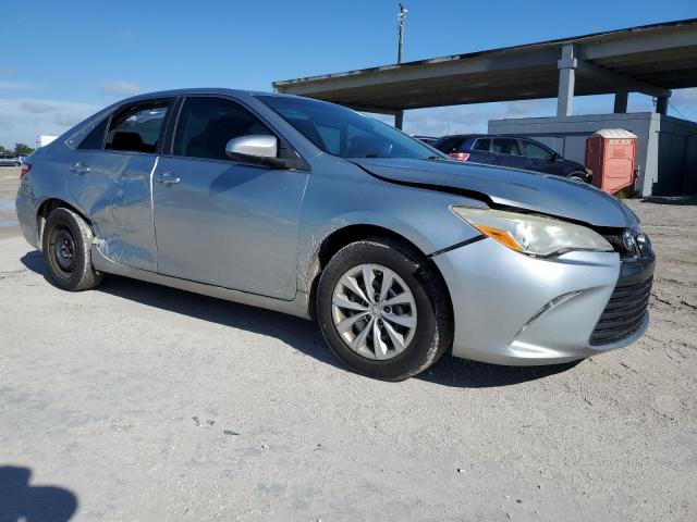 4T1BF1FK4HU693645 - 2017 TOYOTA CAMRY LE SILVER photo 4