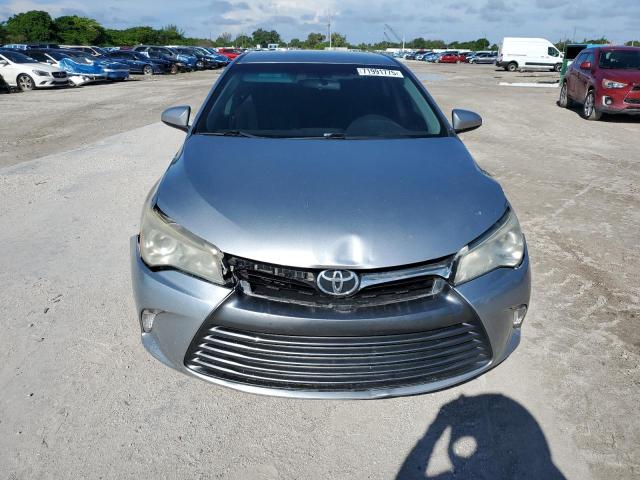 4T1BF1FK4HU693645 - 2017 TOYOTA CAMRY LE SILVER photo 5
