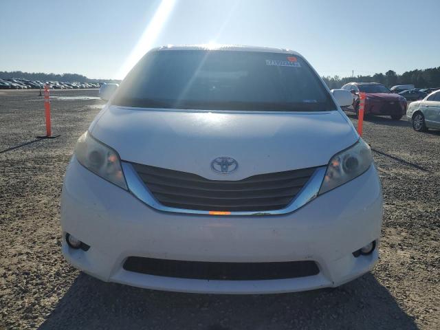 5TDYK3DC4BS004572 - 2011 TOYOTA SIENNA XLE WHITE photo 5