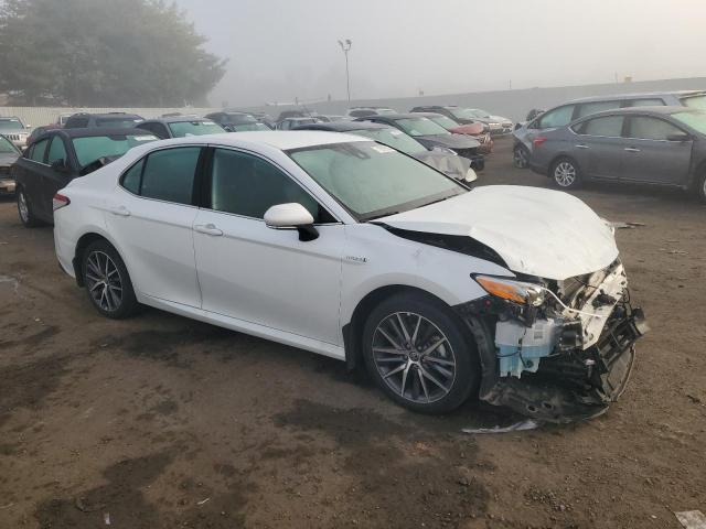 4T1F31AK9MU565140 - 2021 TOYOTA CAMRY XLE WHITE photo 4