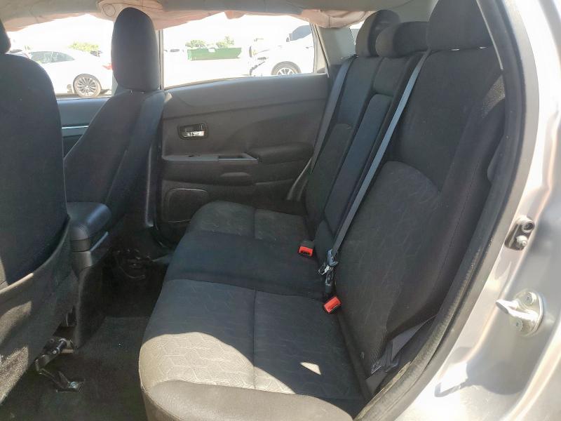 JA4AP3AUXLU015793 - 2020 MITSUBISHI OUTLANDER SPORT ES SILVER photo 10