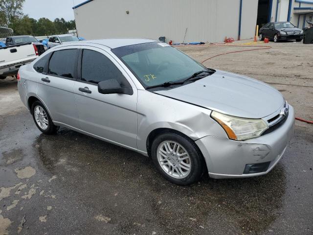 1FAHP3FN6BW129014 - 2011 FORD FOCUS SE SILVER photo 4