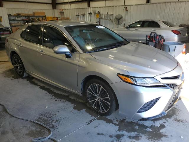 JTNB11HK5J3031905 - 2018 TOYOTA CAMRY L SILVER photo 4