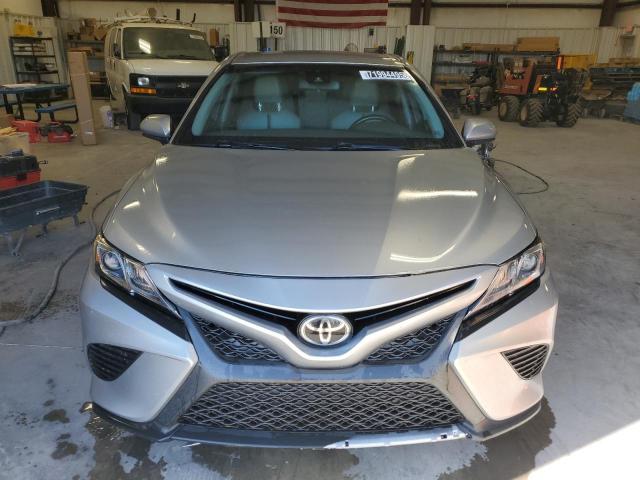 JTNB11HK5J3031905 - 2018 TOYOTA CAMRY L SILVER photo 5