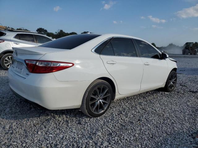 4T1BF1FK5FU963916 - 2015 TOYOTA CAMRY LE WHITE photo 3