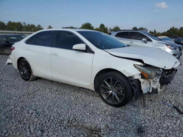 4T1BF1FK5FU963916 - 2015 TOYOTA CAMRY LE WHITE photo 4