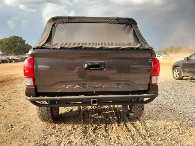 5TFCZ5AN8HX111022 - 2017 TOYOTA TACOMA DOUBLE CAB ნაცრისფერი ფოტო 6