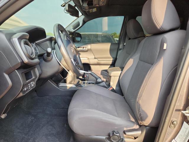 5TFCZ5AN8HX111022 - 2017 TOYOTA TACOMA DOUBLE CAB ნაცრისფერი ფოტო 7