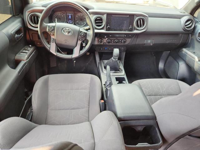 5TFCZ5AN8HX111022 - 2017 TOYOTA TACOMA DOUBLE CAB ნაცრისფერი ფოტო 8