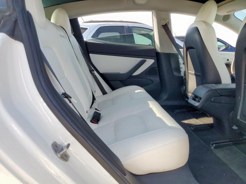 5YJ3E1EB8JF099961 - 2018 TESLA MODEL 3 Blanc photo 10