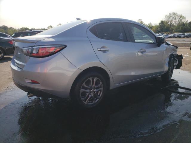 3MYDLBYV0KY519175 - 2019 TOYOTA YARIS L ვერცხლისფერი ფოტო 3