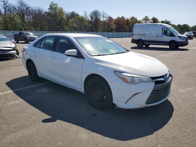 4T1BF1FK3HU416064 - 2017 TOYOTA CAMRY LE 白色 照片 4