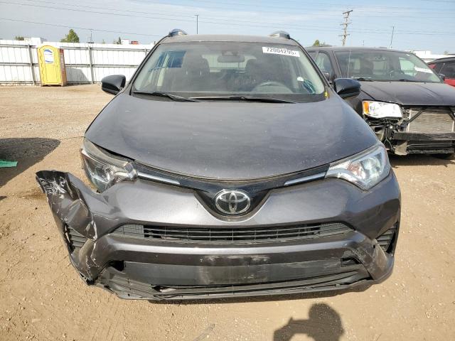 JTMBFREV0JJ203014 - 2018 TOYOTA RAV4 LE 灰色 照片 5