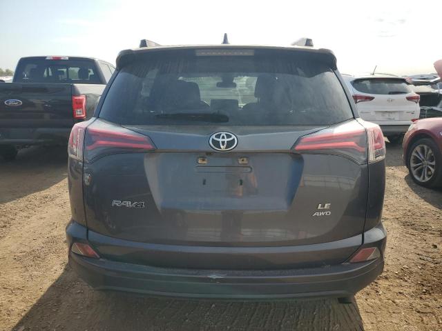 JTMBFREV0JJ203014 - 2018 TOYOTA RAV4 LE 灰色 照片 6